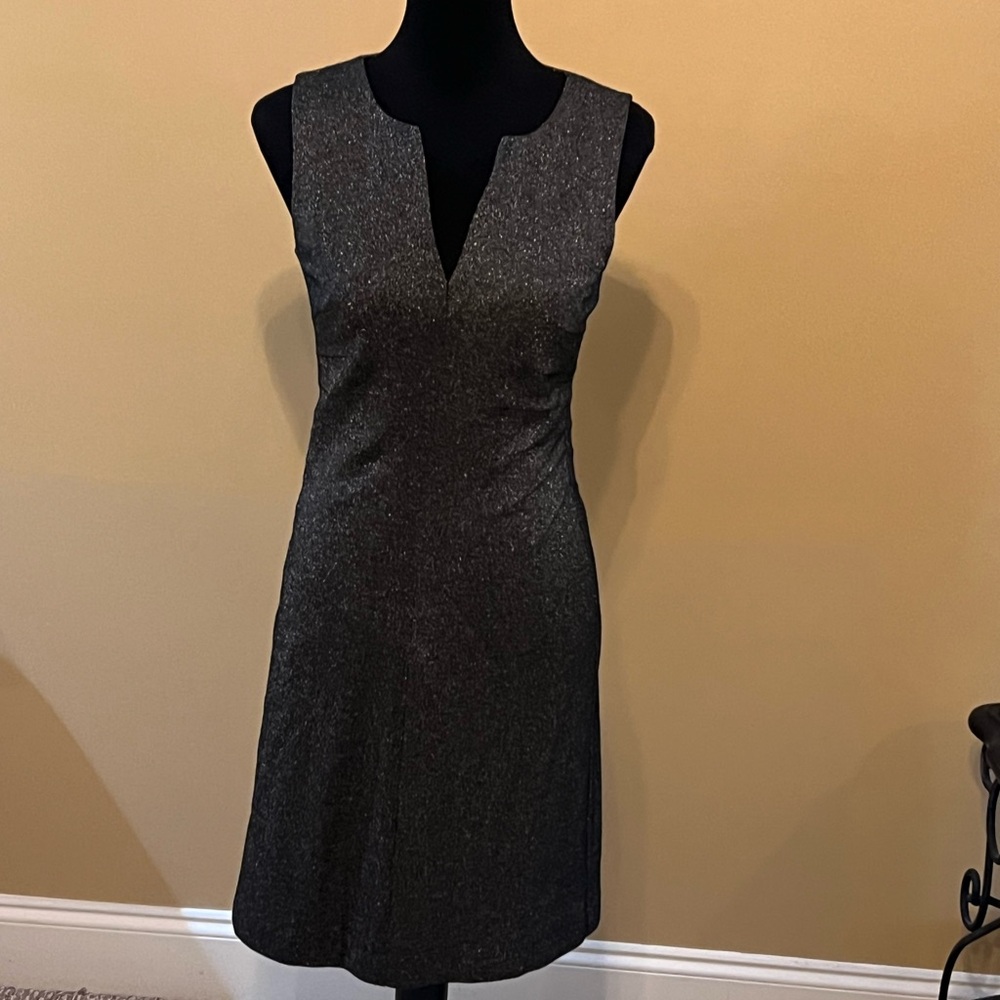 Trina Turk Gray Sleeveless Sheath Dress V-Neck Mini size 4